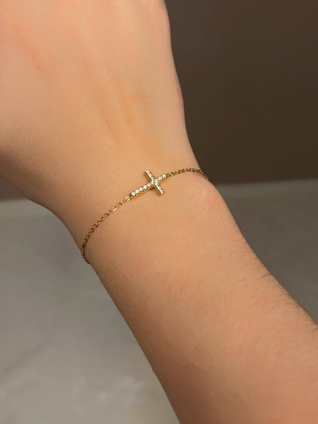 Bracelet doré croix