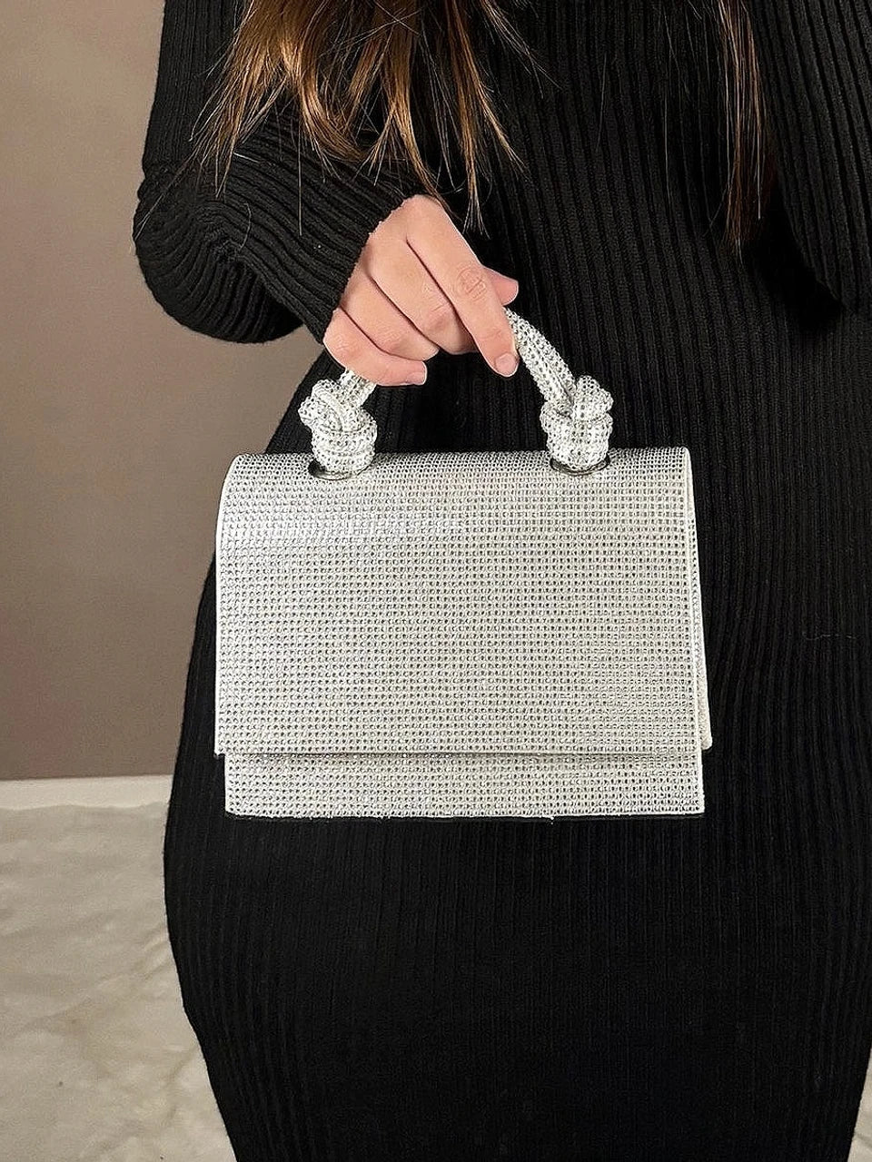 Sac à main argenté à strass