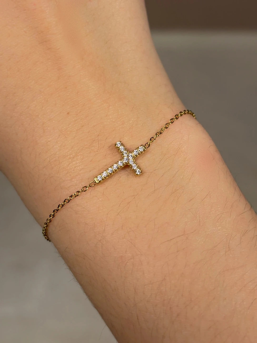 Bracelet doré croix