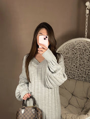 Longue robe pull grise col V