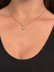 Collier doré avec pendentif brillant