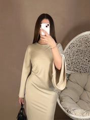 Longue robe satinée beige